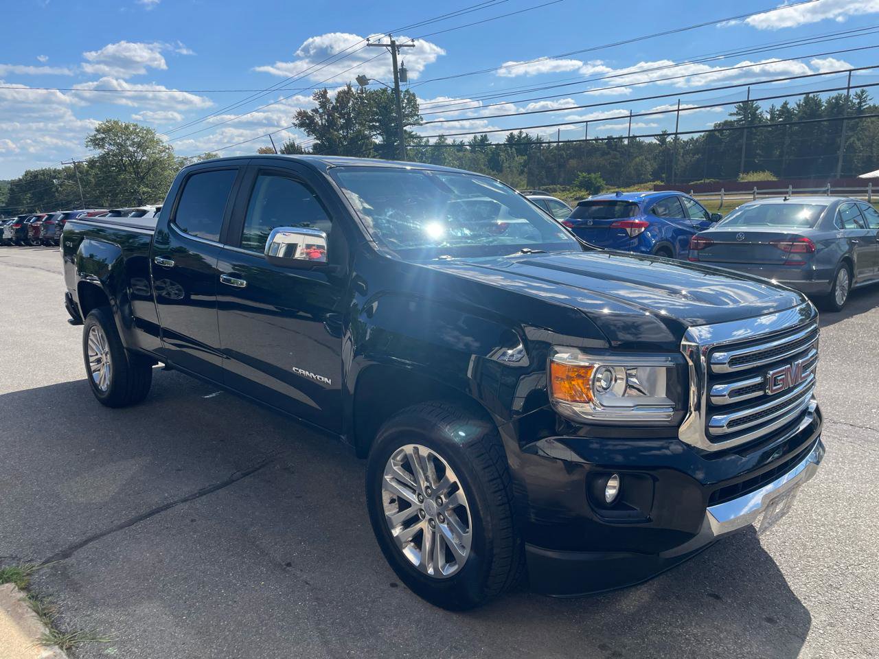Used 2017 GMC Canyon SLT image 3