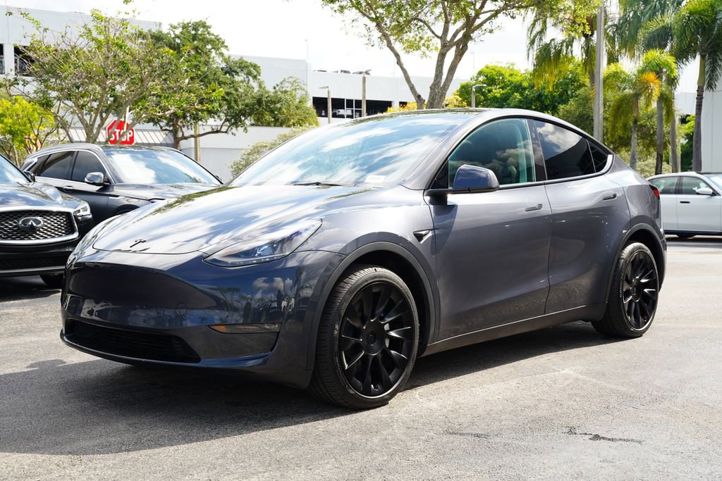 Used 2024 Tesla Model Y Long Range AWD/4WD image 3