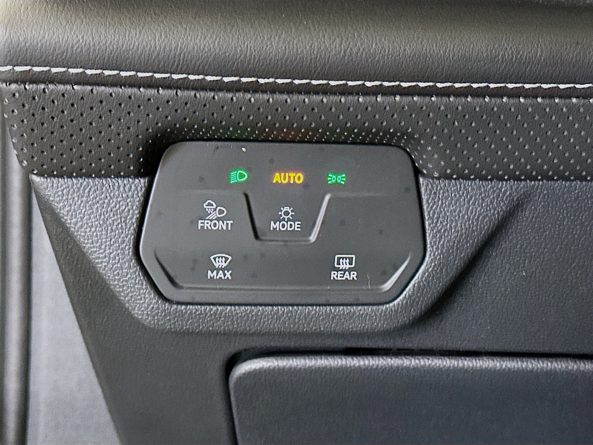 Used 2025 Volkswagen Atlas SE FWD image 17