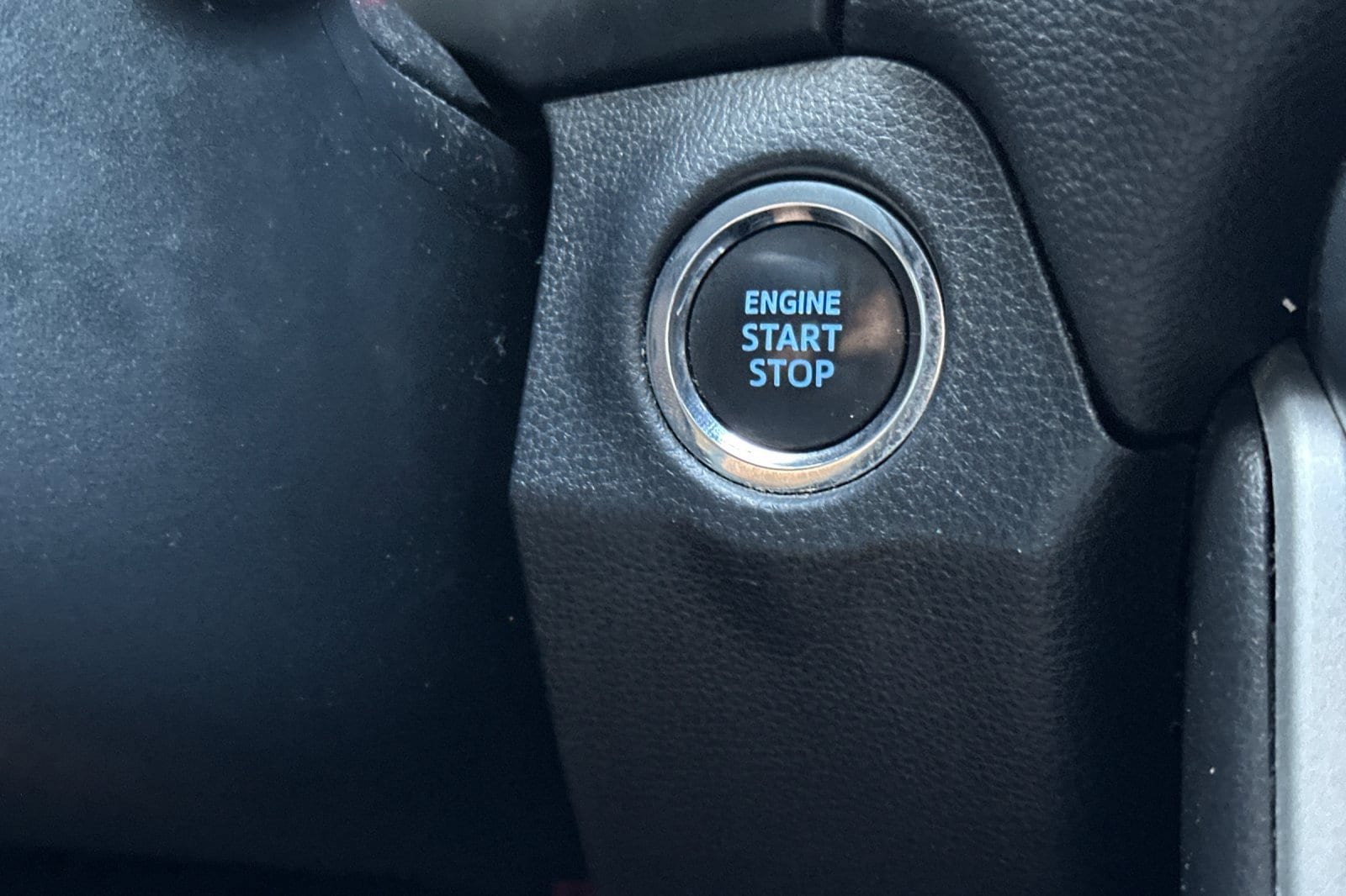 Certified 2022 Toyota RAV4 XLE w/ Convenience Package FWD image 22