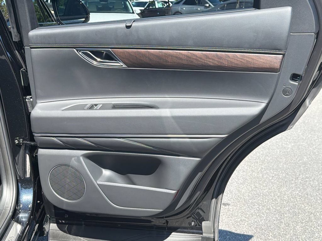 New 2027 Genesis GV80 2.5T Select AWD/4WD image 18