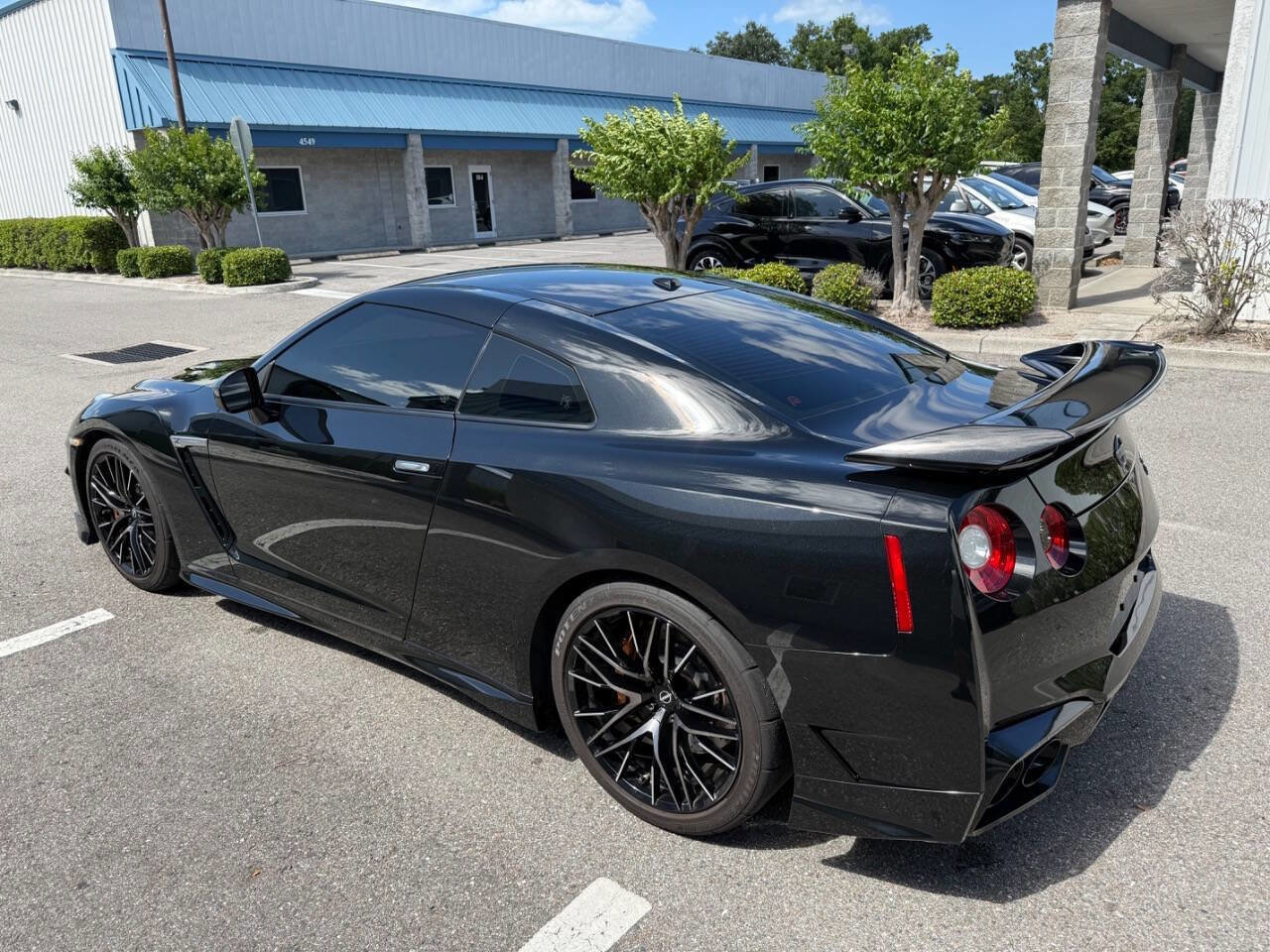 Used 2024 Nissan GT-R Premium w/ Floor Mat Package AWD/4WD image 4