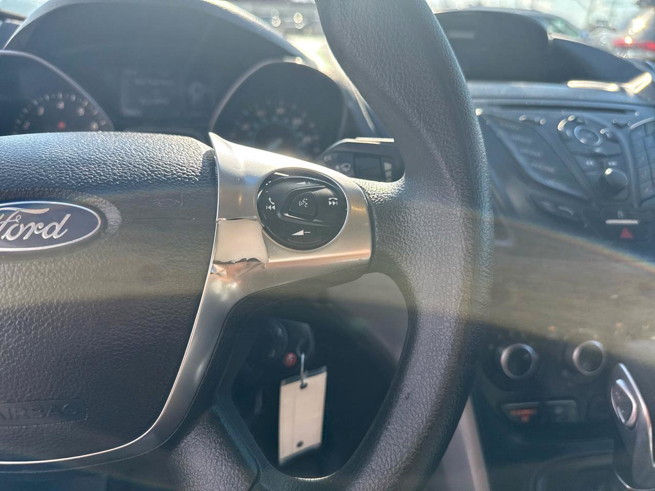 Used 2015 Ford Escape SE FWD image 18