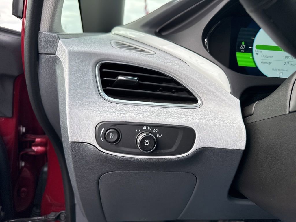 Used 2020 Chevrolet Bolt Premier w/ Infotainment Package image 23