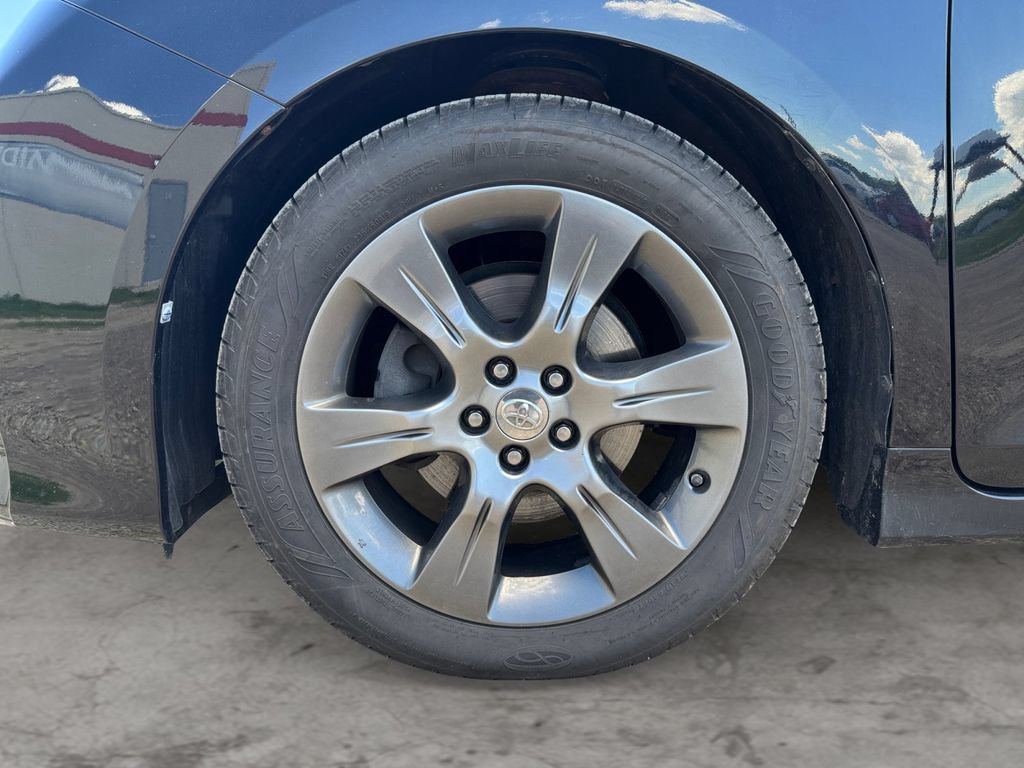 Used 2015 Toyota Sienna SE FWD image 9