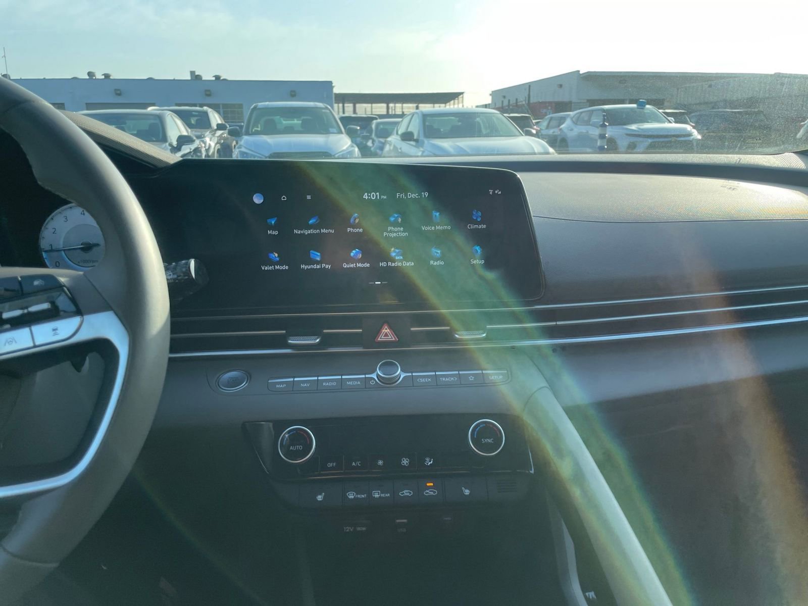 Used 2025 Hyundai Elantra SEL image 18