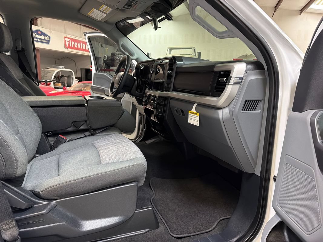 Used 2025 Ford F250 XLT w/ FX4 Off-Road Package AWD/4WD image 35