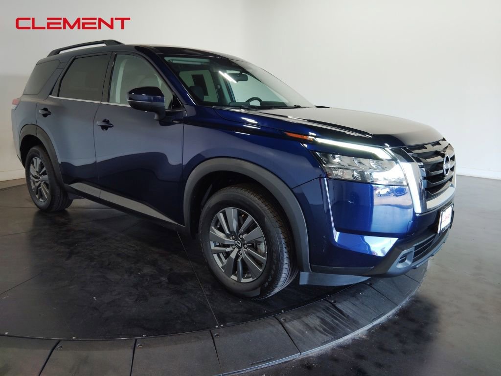 Used 2022 Nissan Pathfinder SV image 3