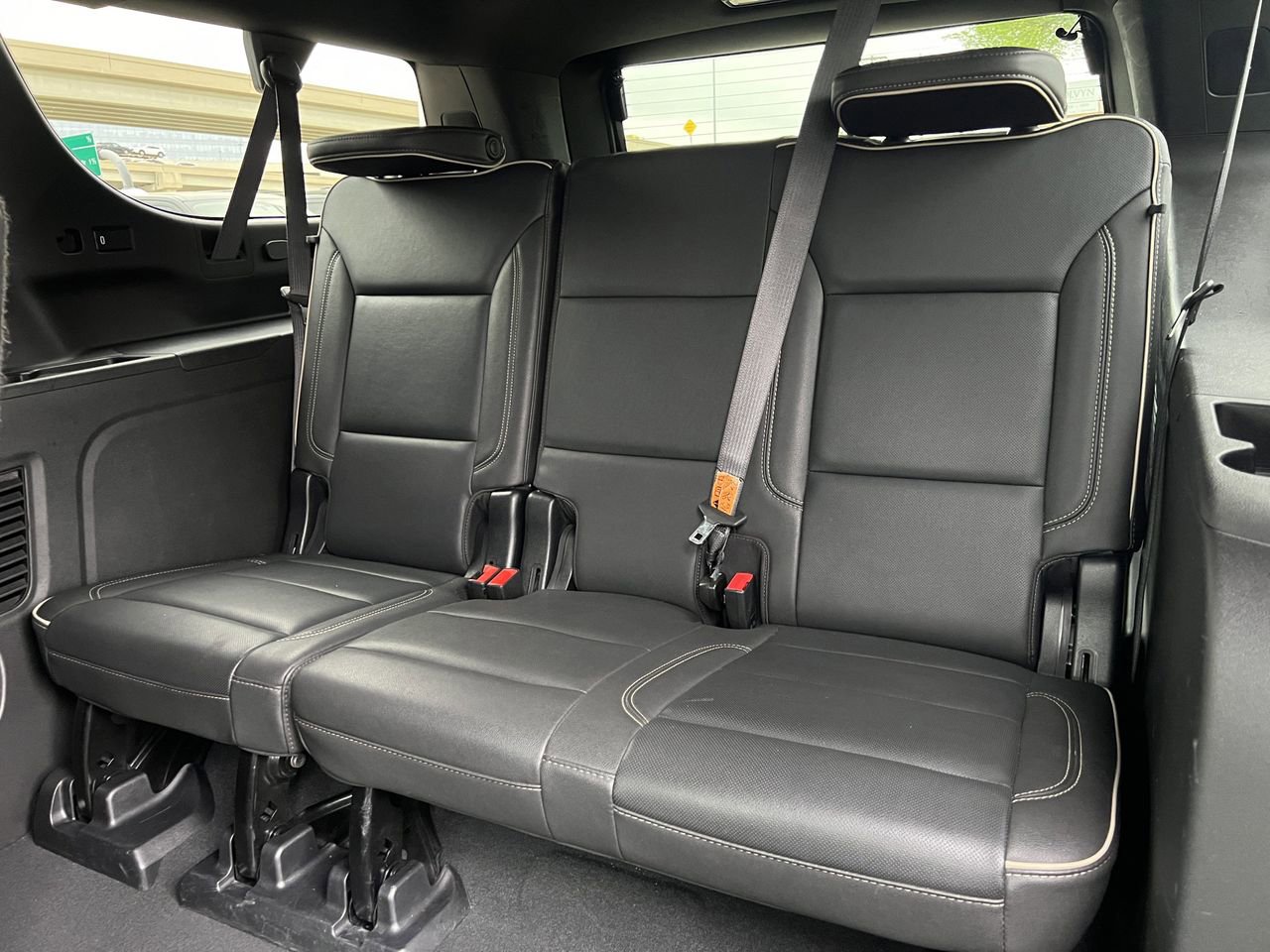 Used 2023 Chevrolet Suburban Premier image 27