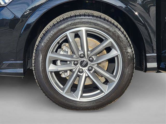 Certified 2025 Audi Q3 2.0T Premium w/ Black Optic Sport Package image 10