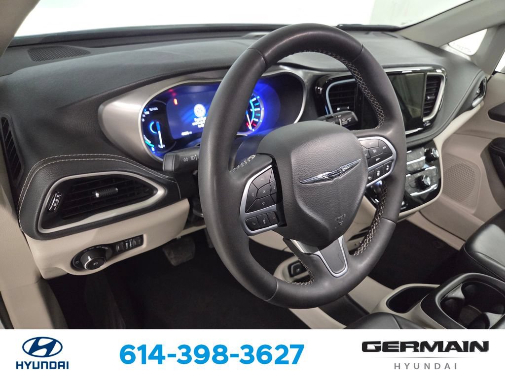 Used 2023 Chrysler Pacifica Touring-L FWD image 18