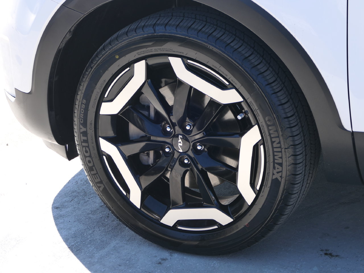 Certified 2024 Kia Telluride S w/ S Sunroof Package FWD image 9