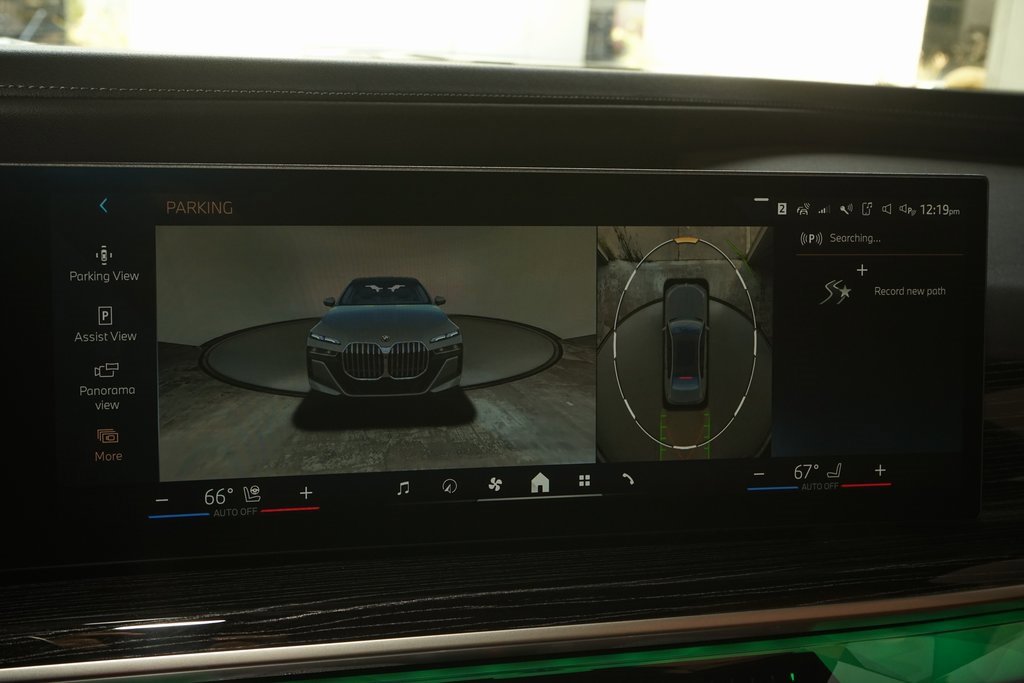 Used 2025 BMW 740i image 12