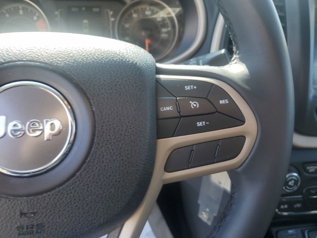 Used 2017 Jeep Cherokee Latitude w/ Comfort & Sound Group image 18