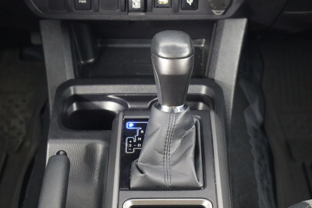 Used 2022 Toyota Tacoma TRD Off-Road AWD/4WD image 28