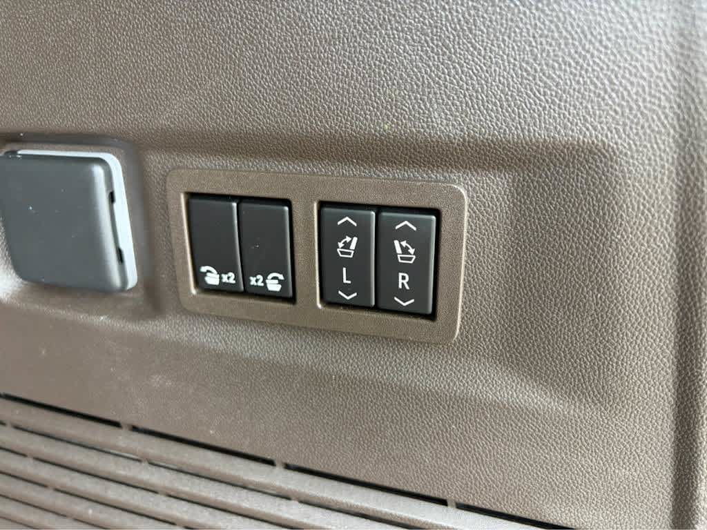 Used 2023 GMC Yukon Denali AWD/4WD image 28