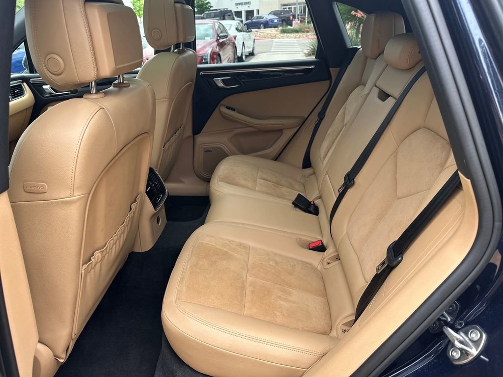 Used 2018 Porsche Macan AWD/4WD image 36