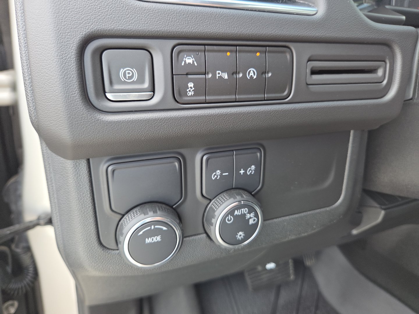 Used 2023 Chevrolet Suburban LS w/ Driver Alert Package RWD image 6