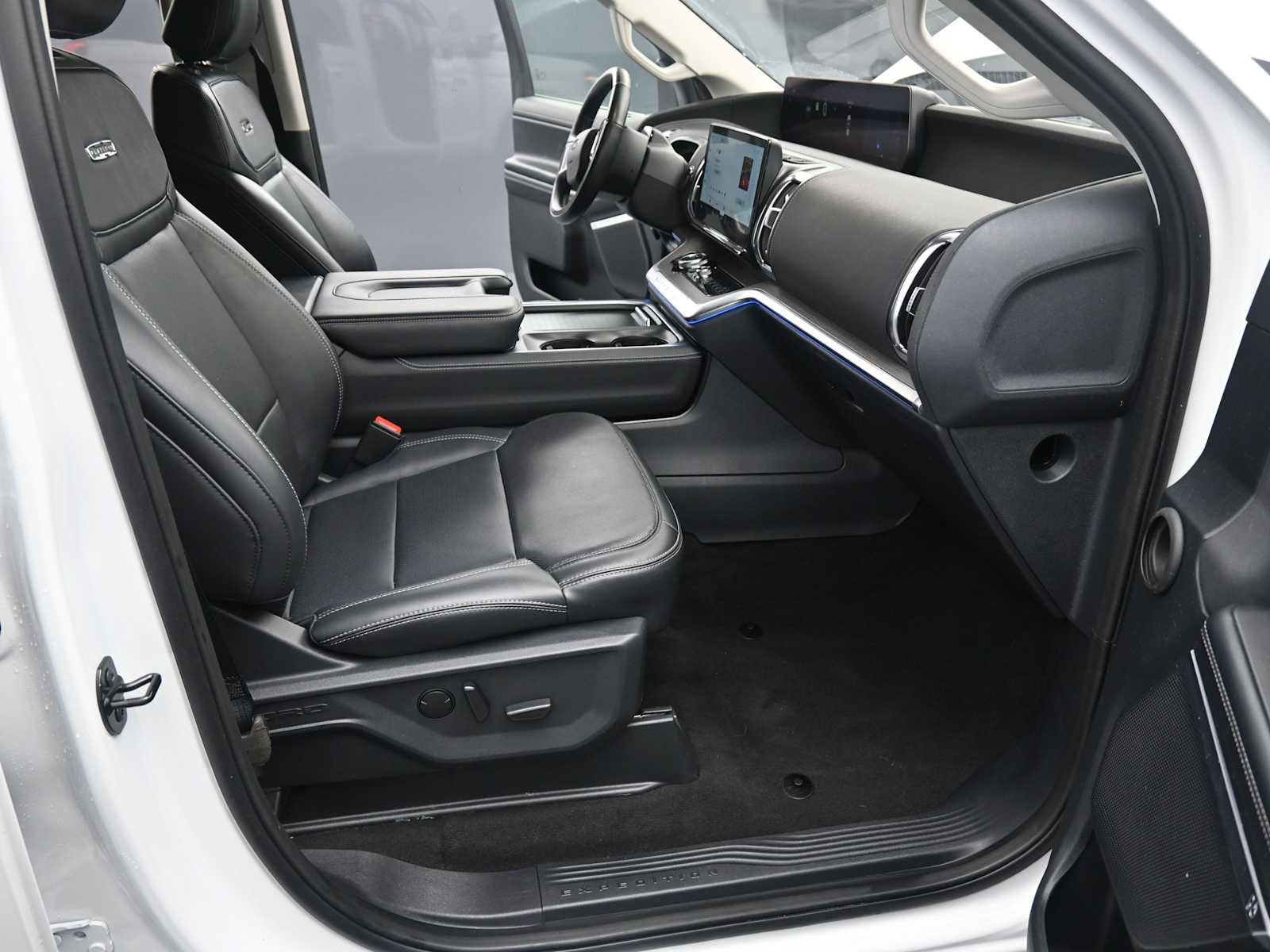 Used 2025 Ford Expedition Max Platinum AWD/4WD image 17