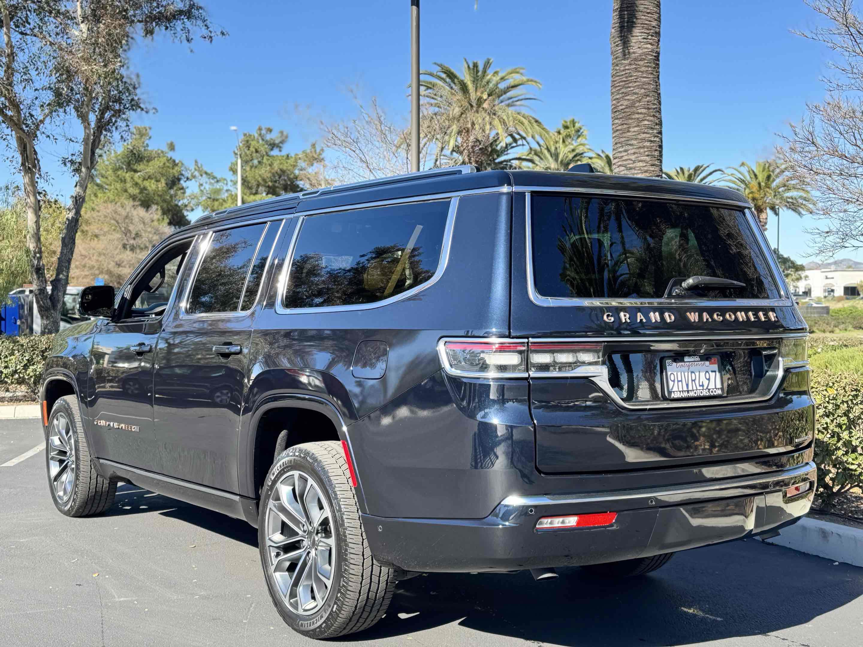 Used 2023 Jeep Grand Wagoneer L Series III image 2