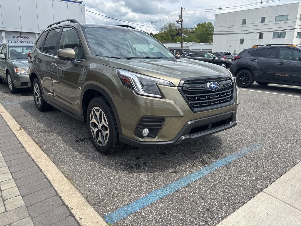 Used 2023 Subaru Forester Premium AWD/4WD image 1