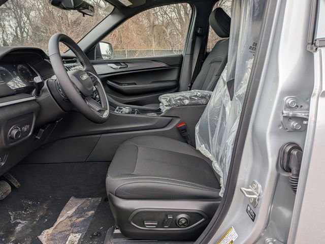 New 2026 Jeep Grand Cherokee L Laredo image 9