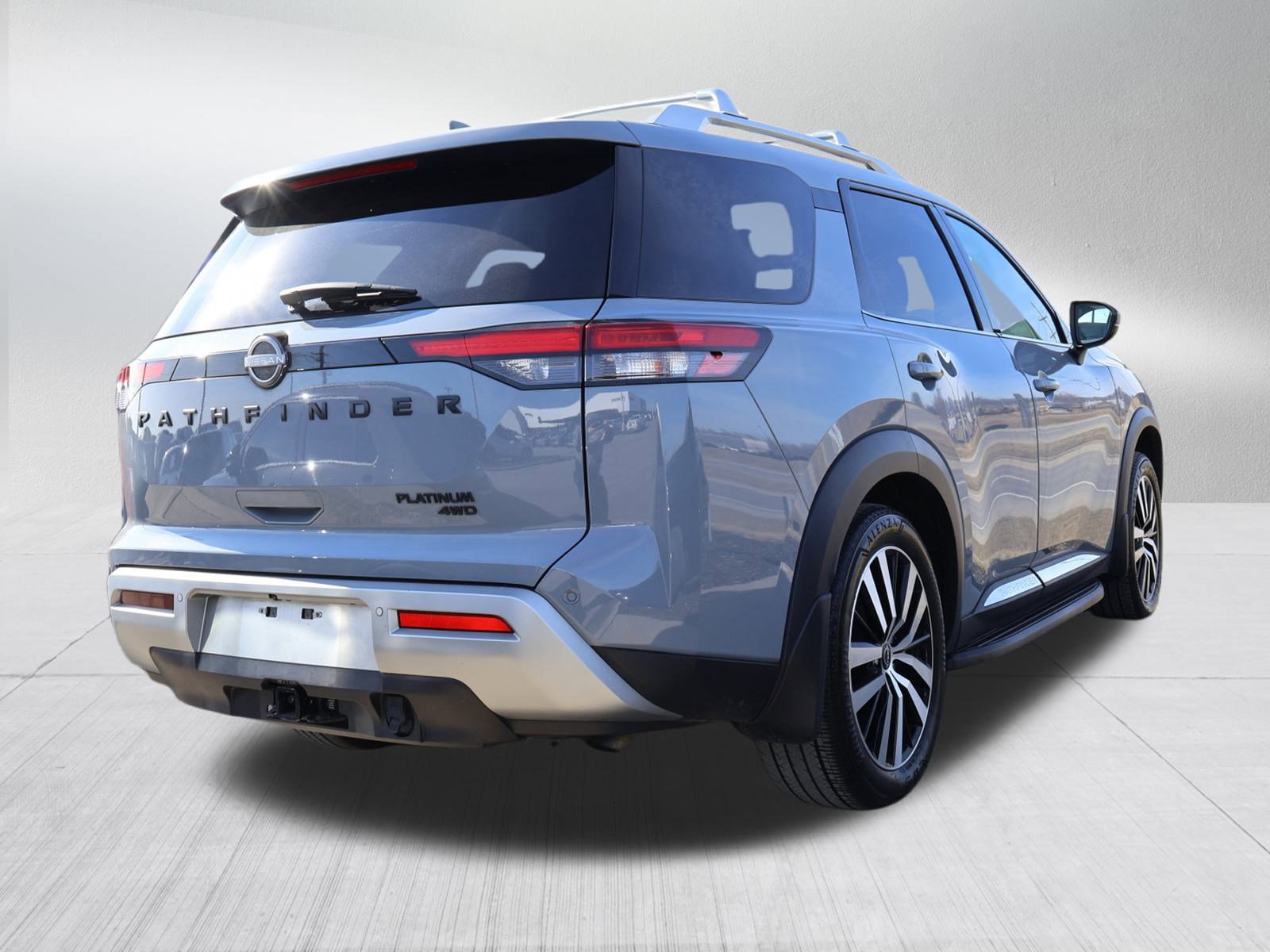 Used 2023 Nissan Pathfinder Platinum w/ Lighting Package (N93) image 6