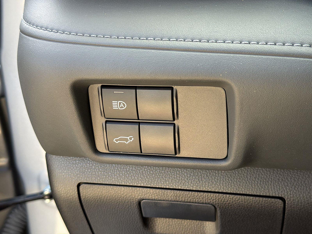 Used 2022 Toyota Highlander XLE FWD image 17
