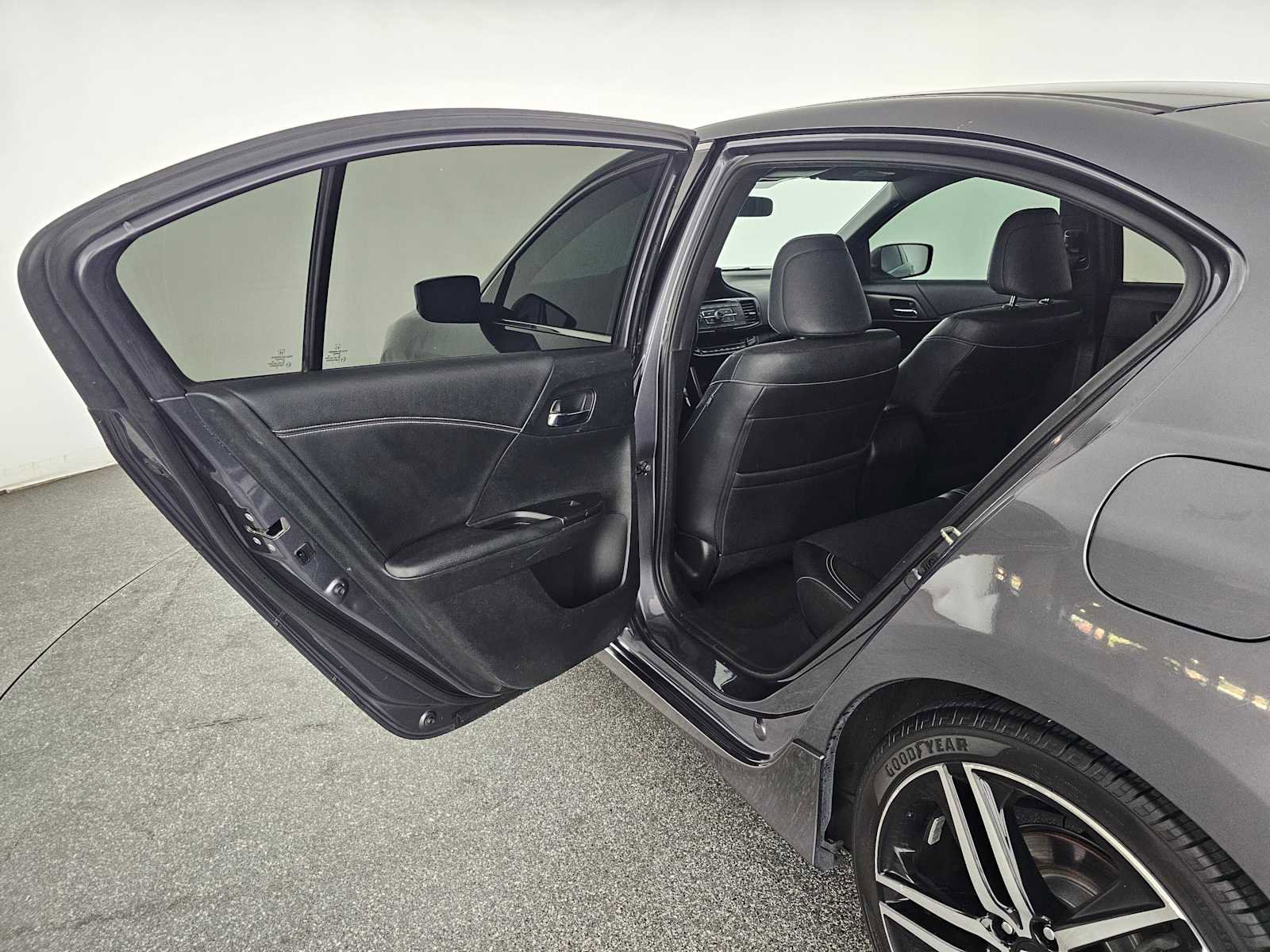 Used 2017 Honda Accord Sport image 15