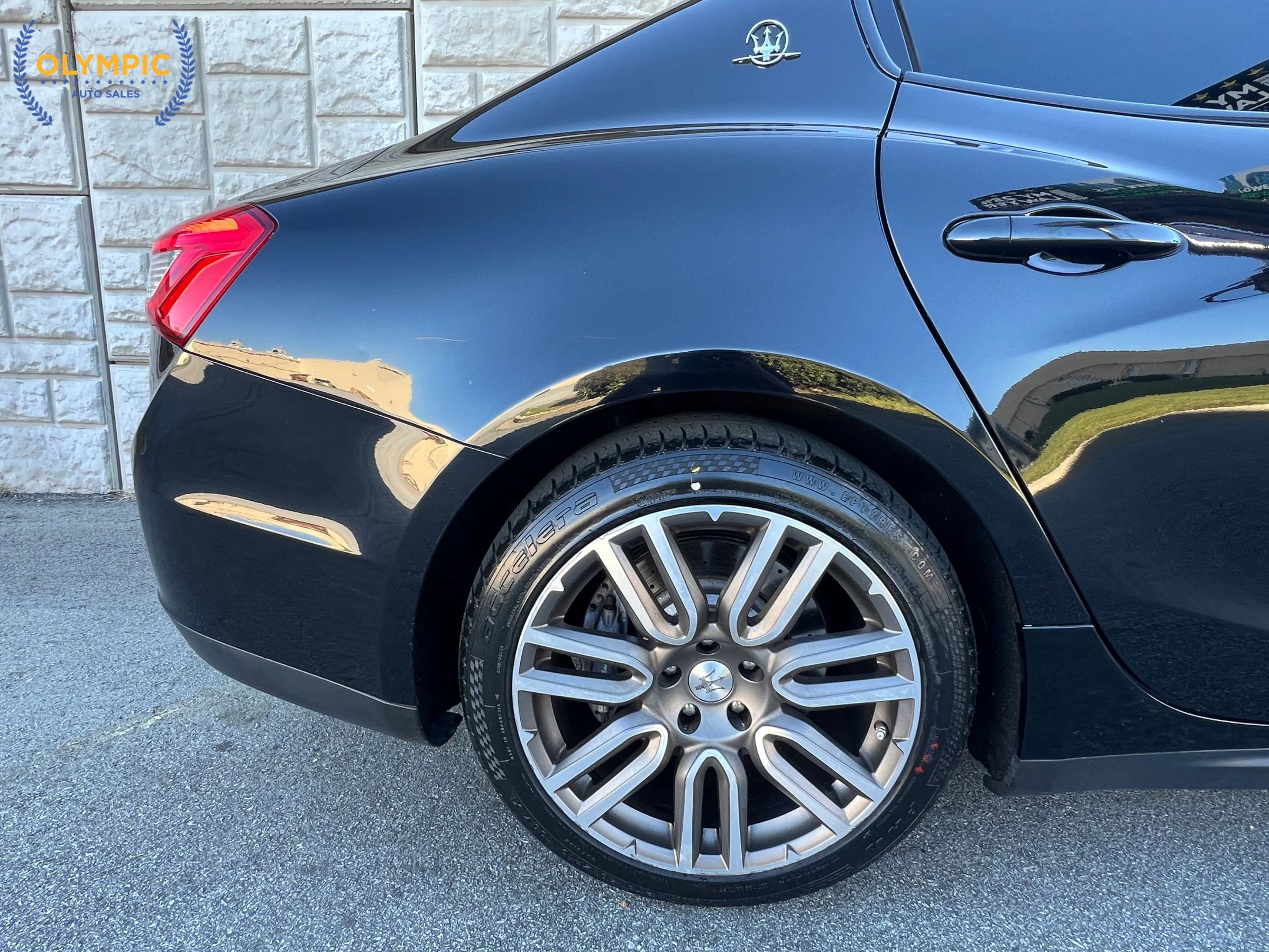 Used 2015 Maserati Ghibli image 12