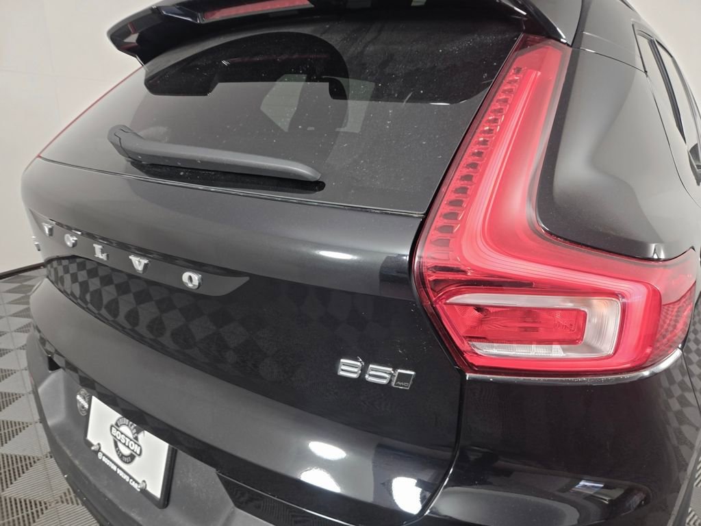 Certified 2023 Volvo XC40 B5 Ultimate w/ Climate Package image 4