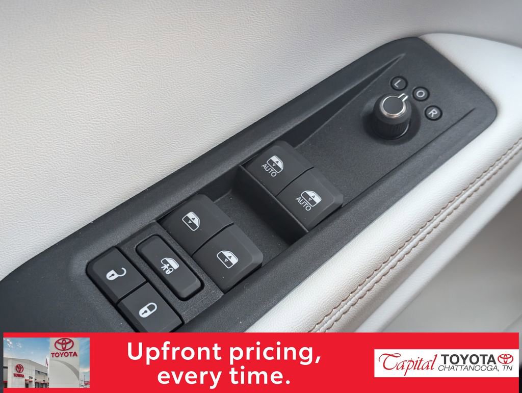 Used 2026 Jeep Cherokee Overland w/ Trailer Tow Group AWD/4WD image 15