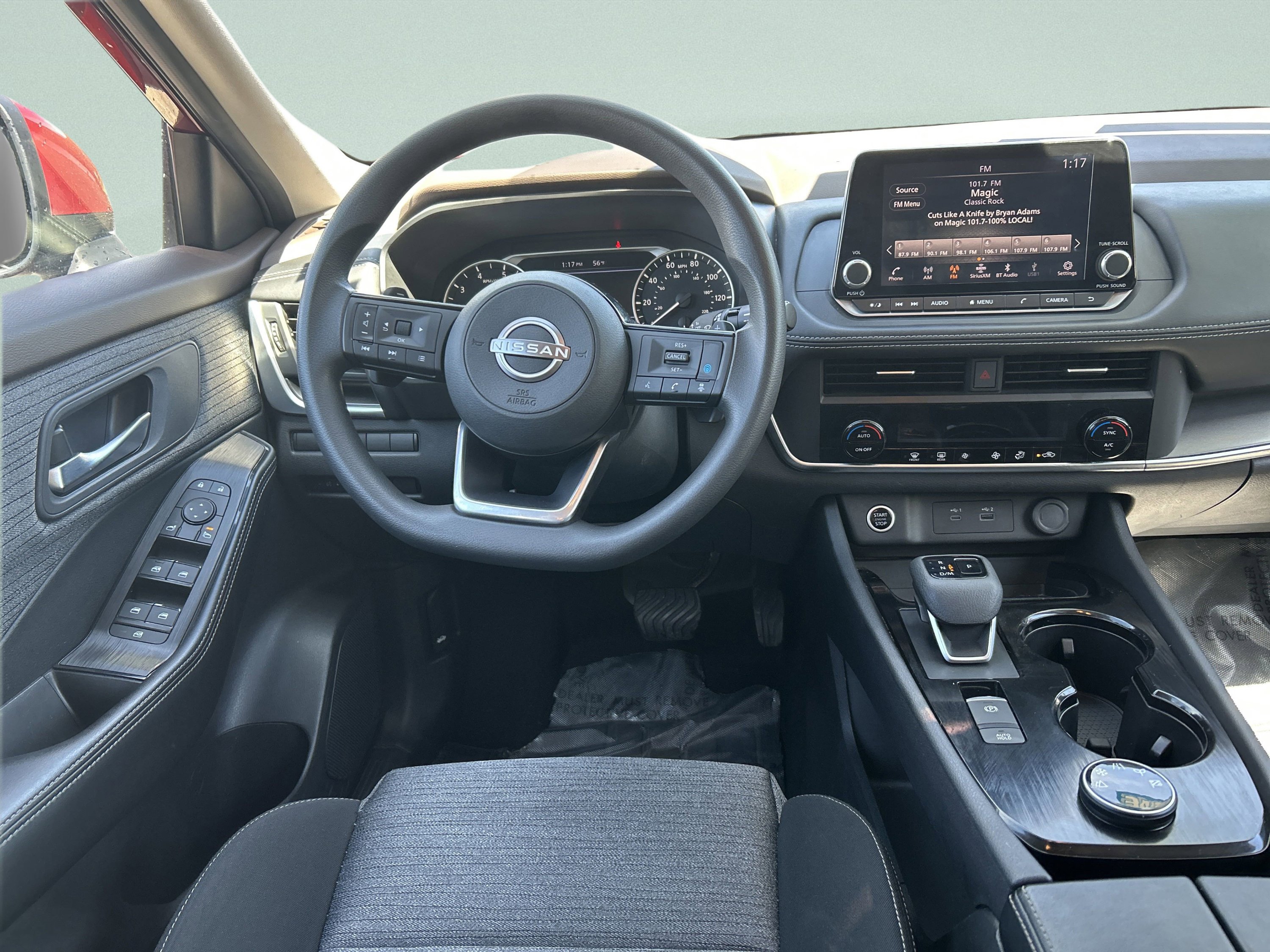 Used 2023 Nissan Rogue SV image 21