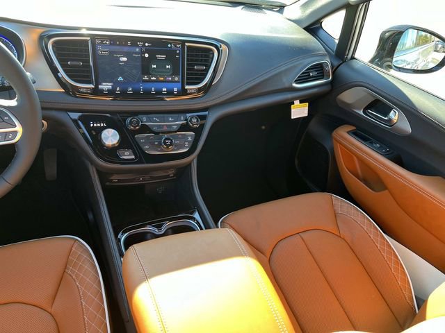 New 2026 Chrysler Pacifica Pinnacle w/ Trailer Tow Group FWD image 15
