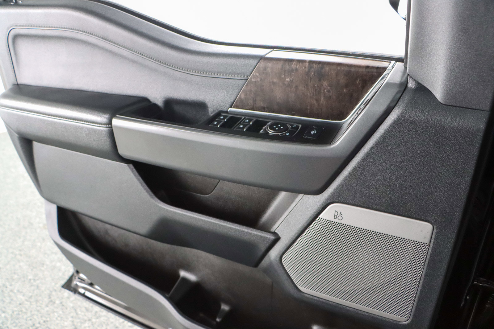 Used 2023 Ford F250 Lariat w/ Sport Appearance Package image 23