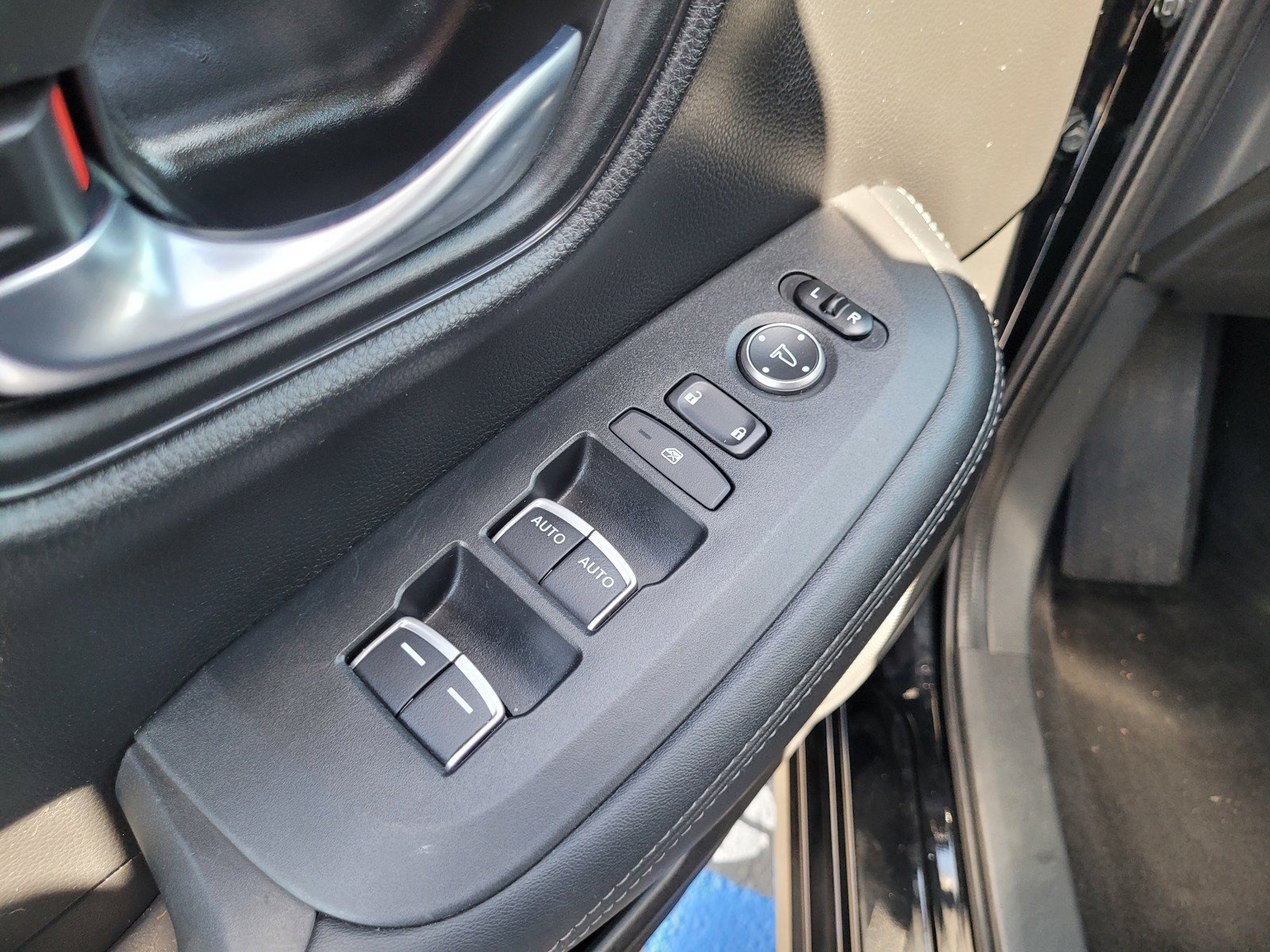 Used 2023 Honda HR-V EX-L image 26