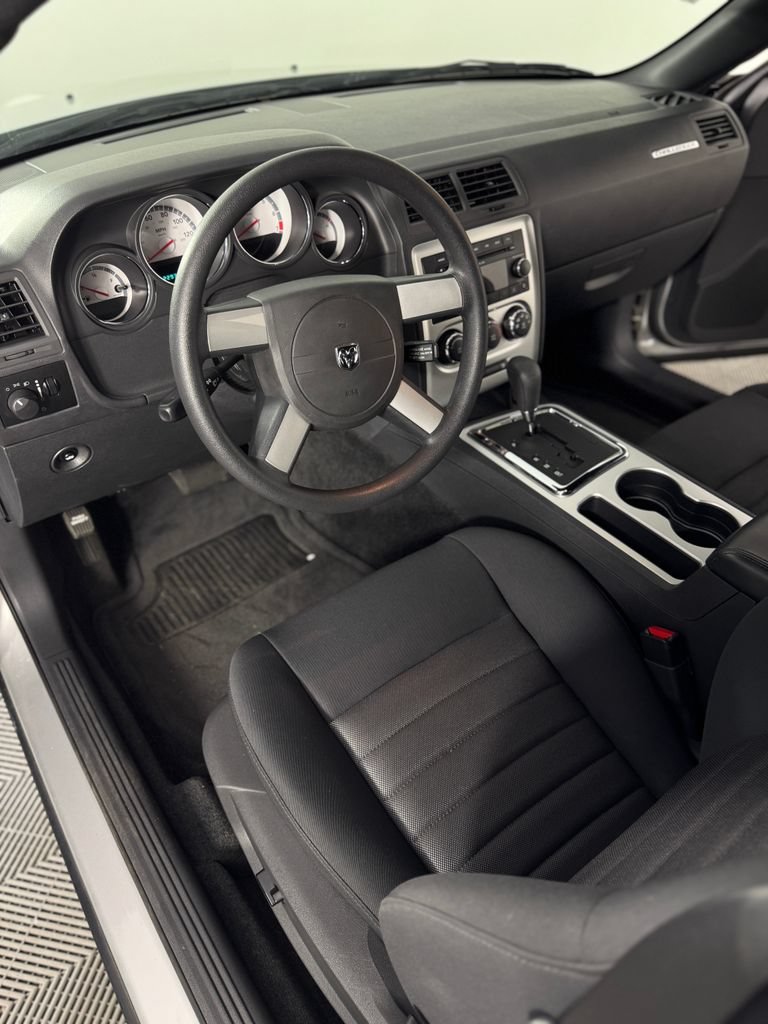 Used 2010 Dodge Challenger SE RWD image 21