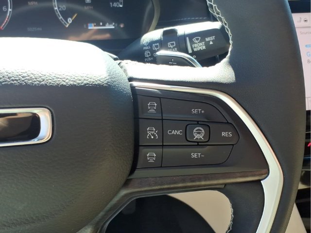 Used 2026 Jeep Grand Cherokee Limited AWD/4WD image 19