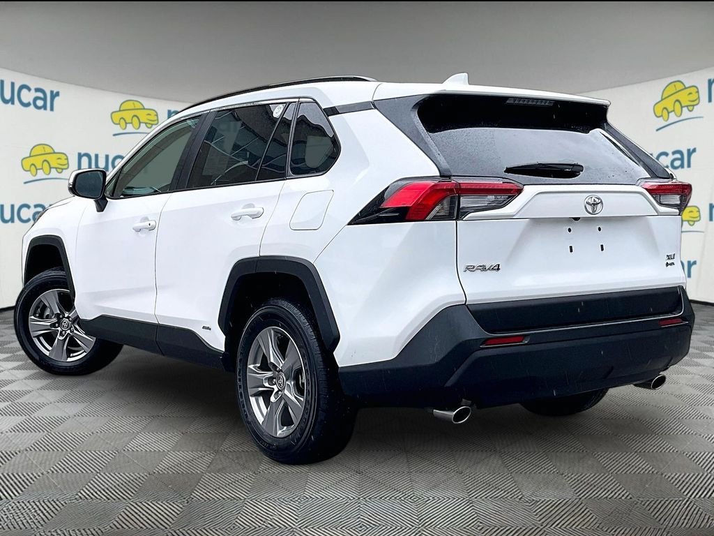 Used 2025 Toyota RAV4 XLE AWD/4WD image 4