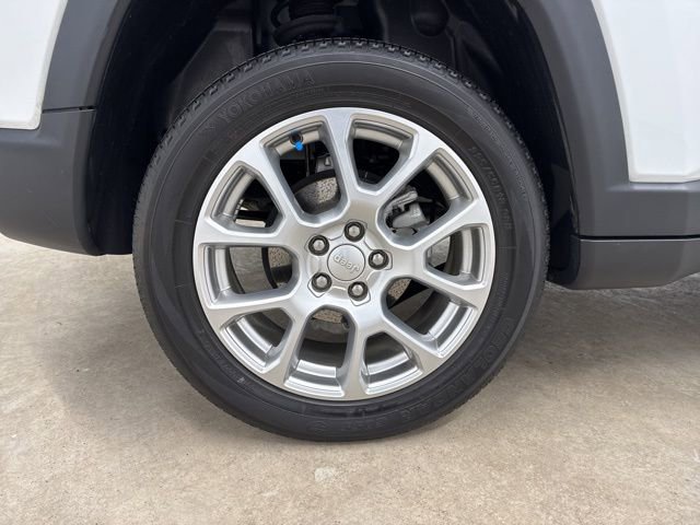 Used 2023 Jeep Compass Latitude image 11