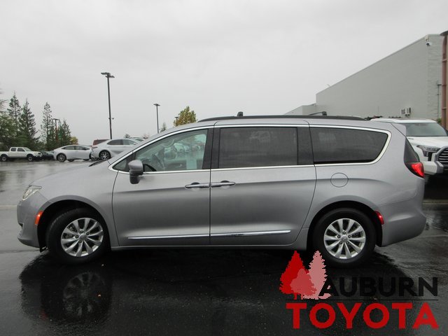 Used 2017 Chrysler Pacifica Touring-L image 9