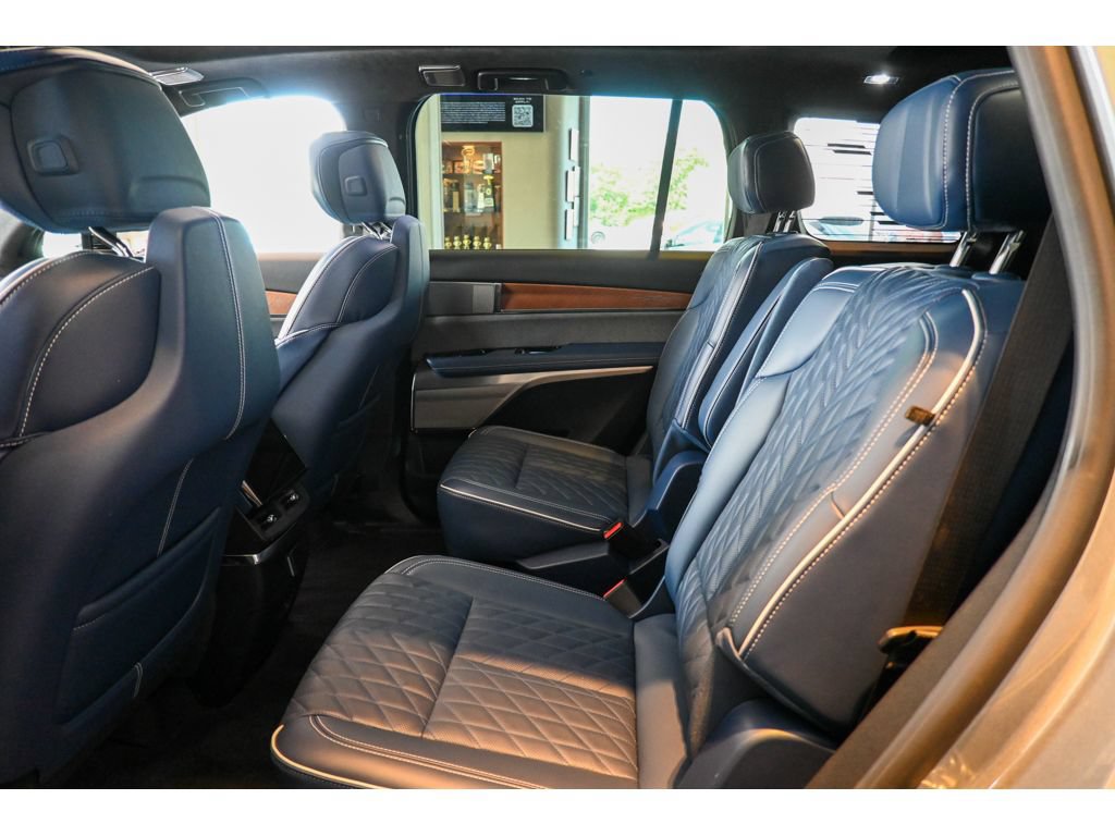 New 2026 Cadillac Vistiq Premium Luxury AWD/4WD image 13