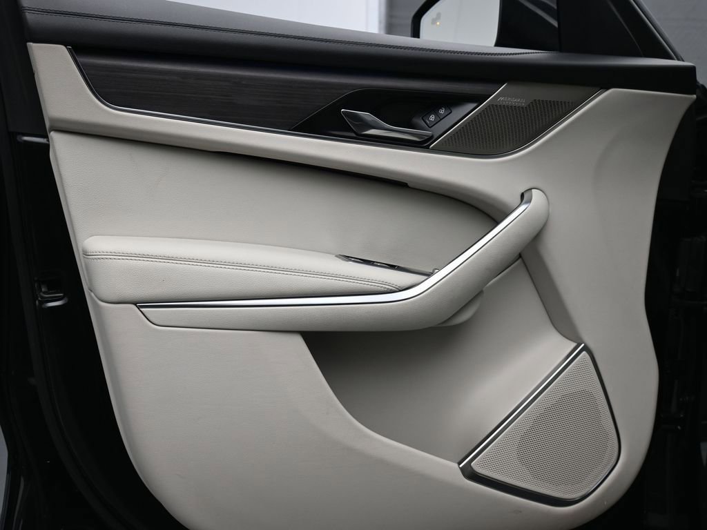 Used 2023 Jaguar F-PACE S image 9