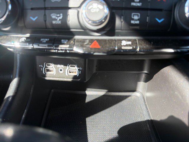 Used 2021 Dodge Durango SXT w/ 3rd Row Seating Group RWD image 35