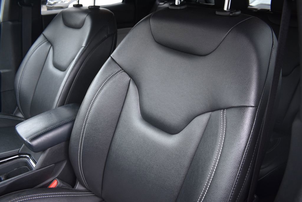 Used 2025 Jeep Compass Limited image 11