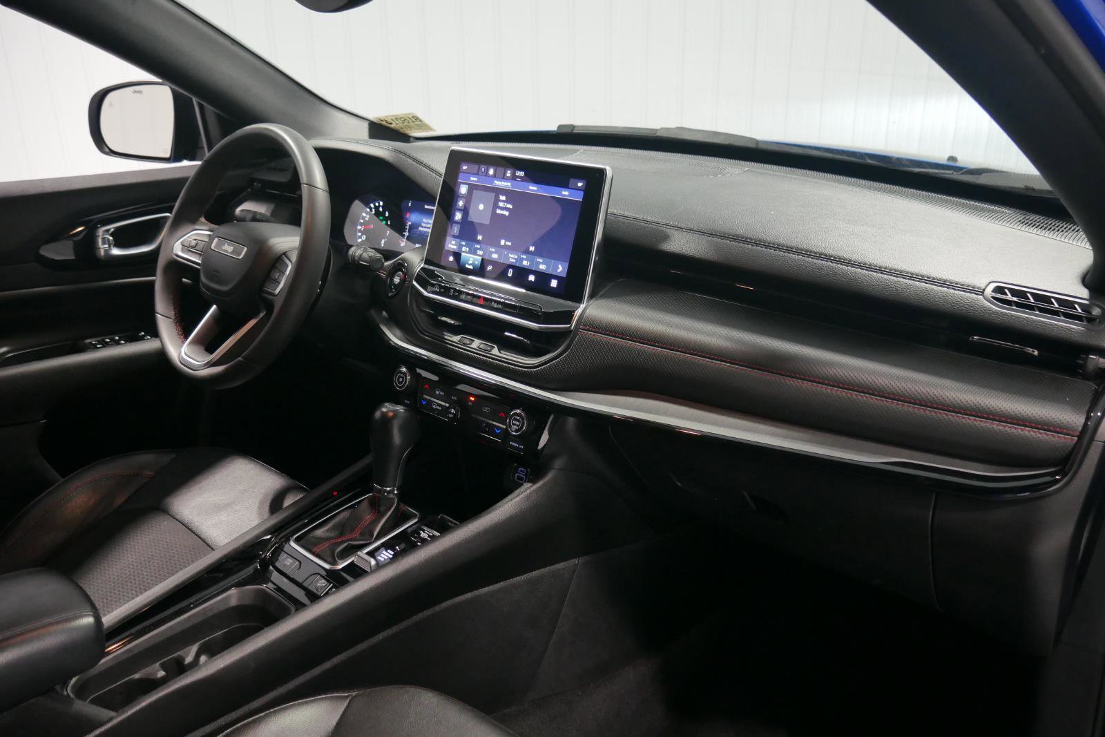 Used 2023 Jeep Compass Trailhawk image 14