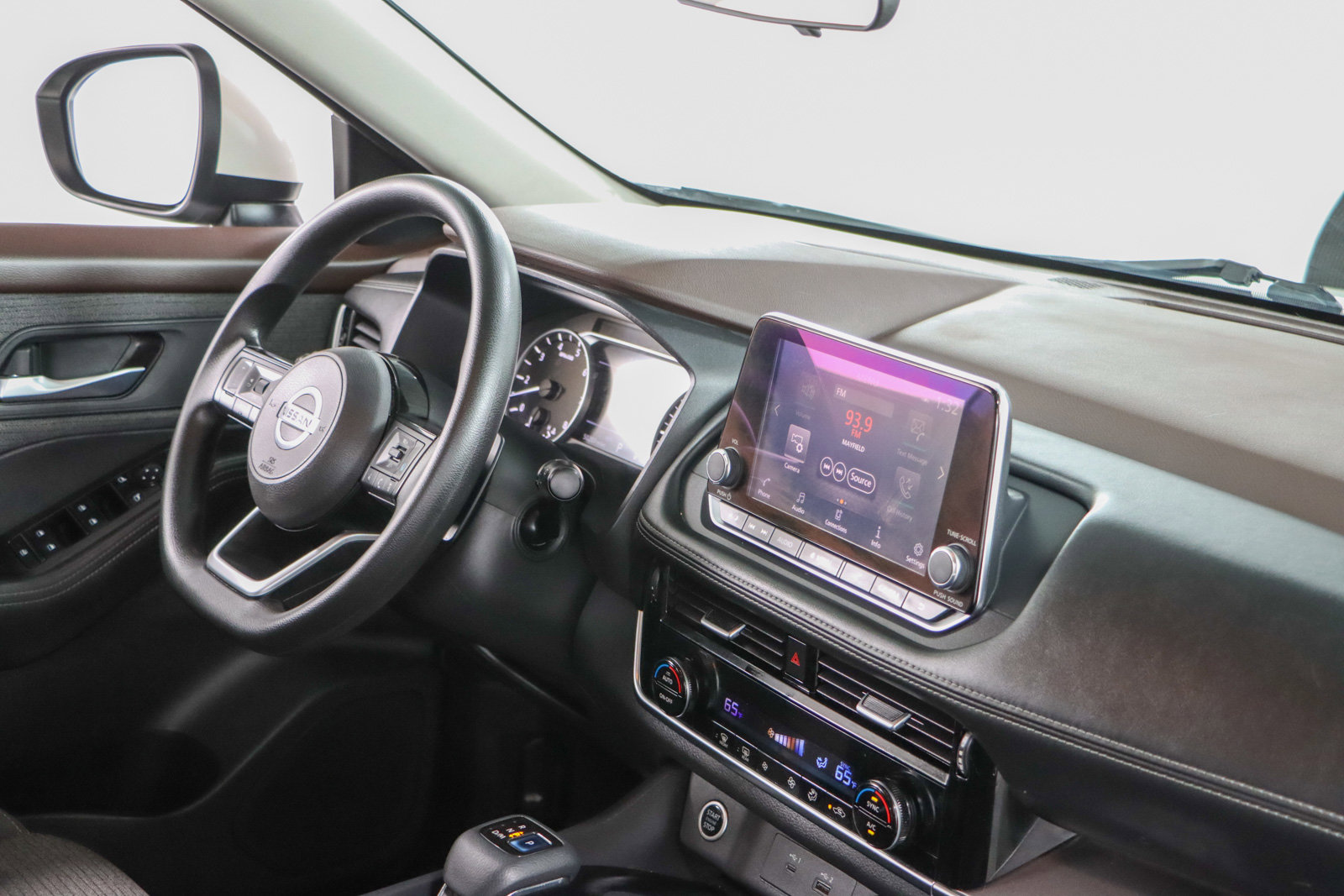 Used 2021 Nissan Rogue SV image 26