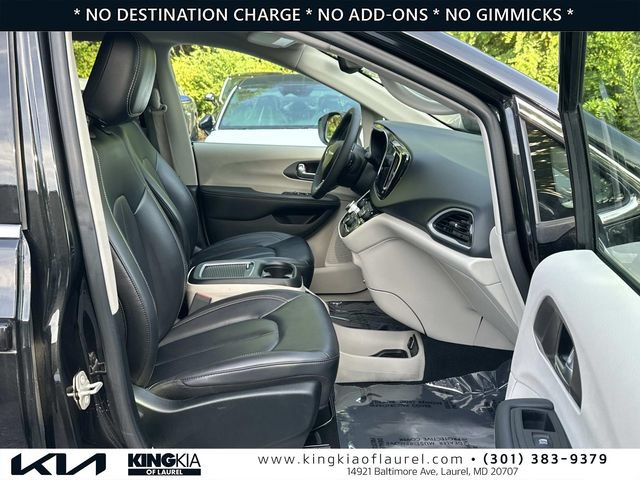 Used 2023 Chrysler Pacifica Touring-L FWD image 16