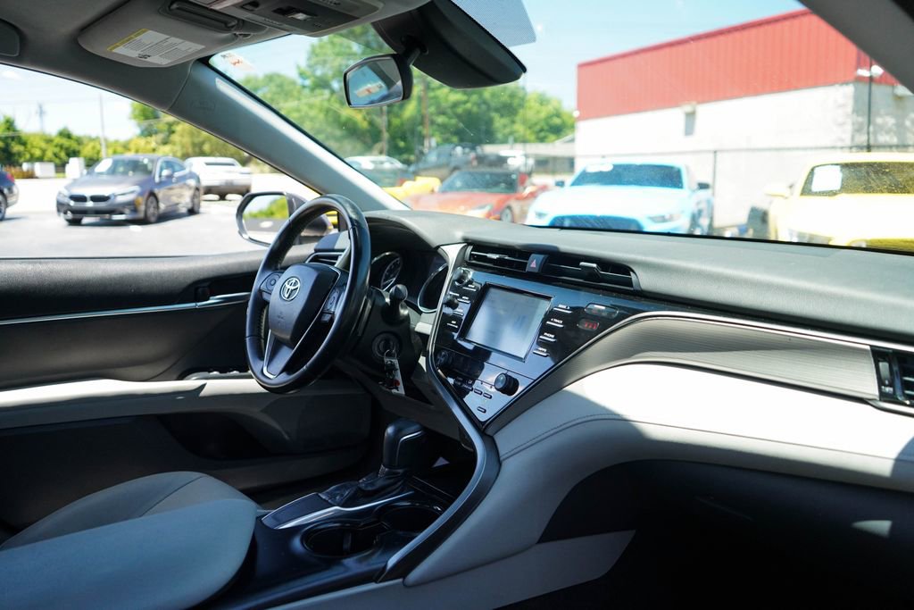 Used 2019 Toyota Camry SE FWD image 13