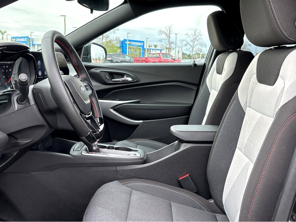 Used 2026 Chevrolet Trax RS w/ Sunroof Package image 15